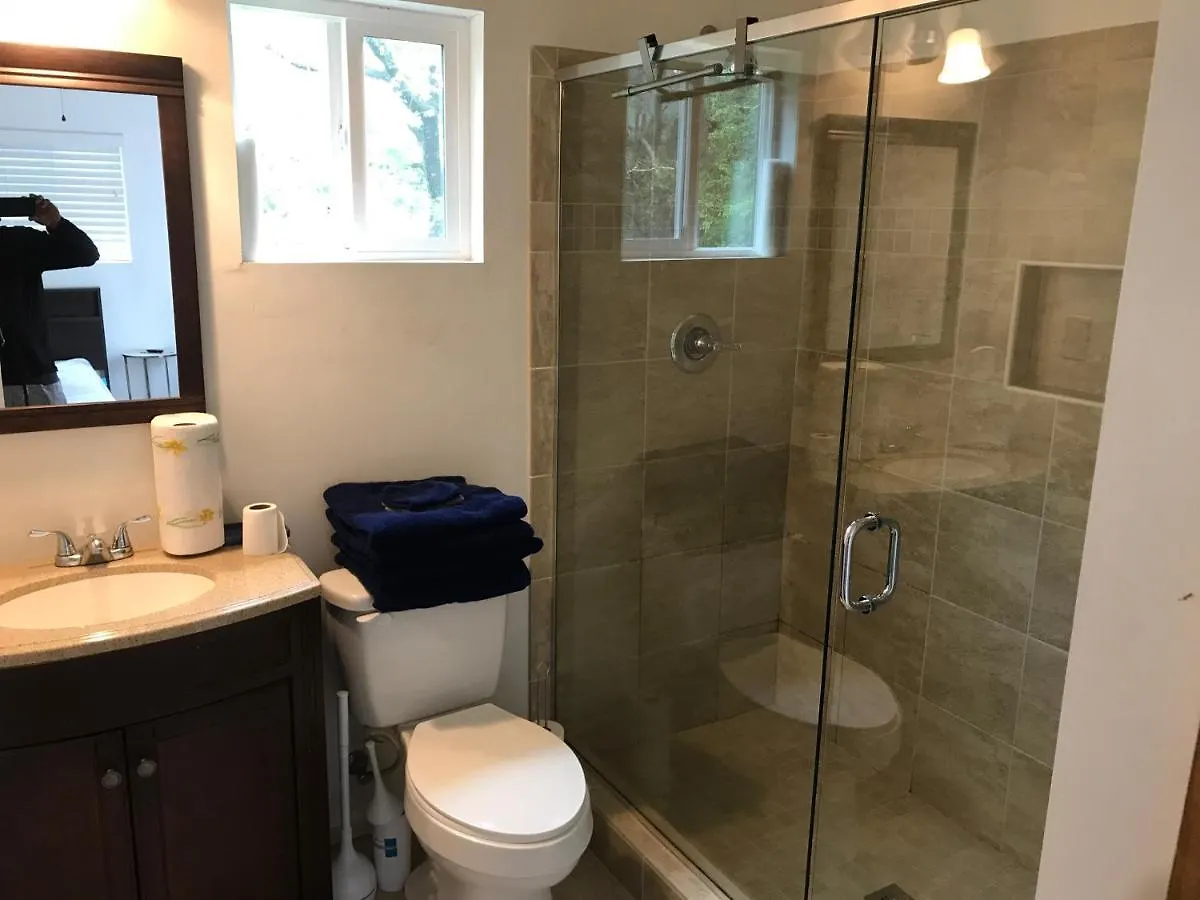 Cozy Mother-In-Law Suite Norfolk Apartment